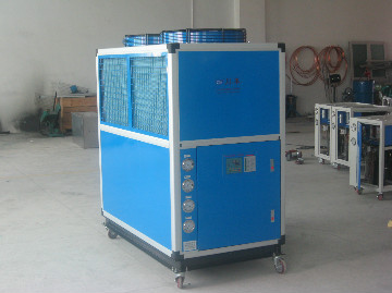 ���I����C