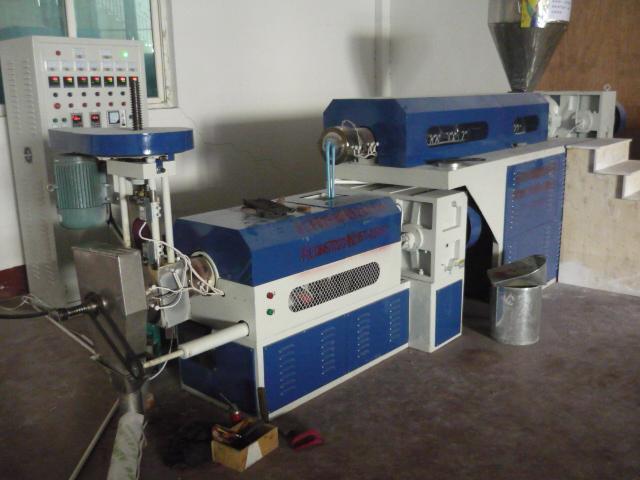 �����C.�����C