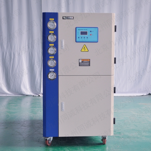 ���I���͙C